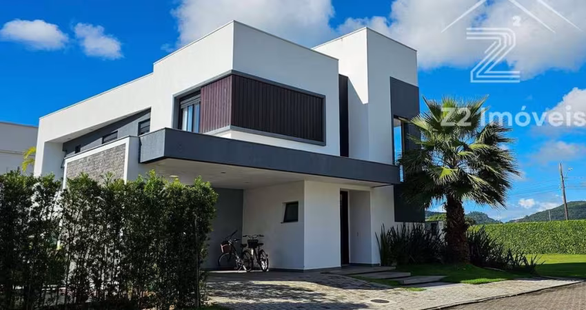 Casa à venda, 2 suítes, 4 demi-suítes, em condomínio, bairro da Barra, Balneário Camboriú-SC