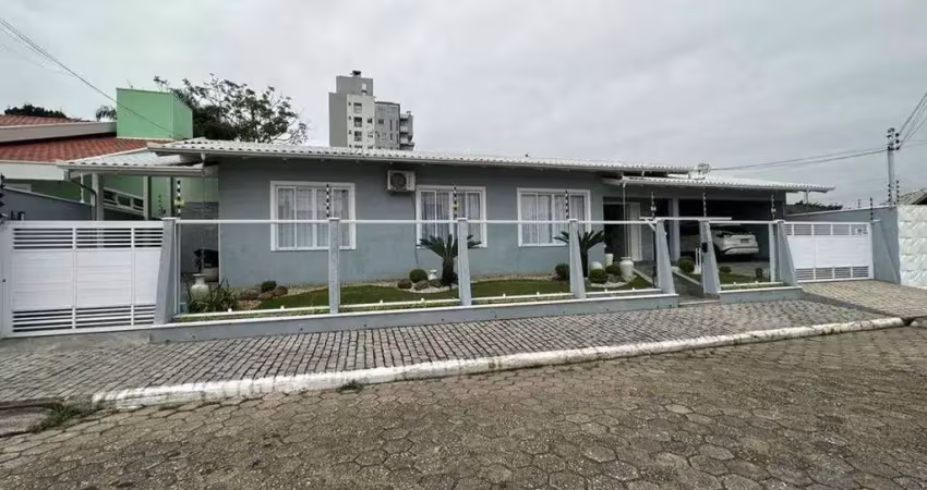 Casa à venda, 3 quartos sendo 2 suítes, 3 vagas, bairro são judas, itajaí-sc