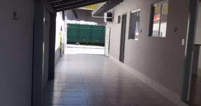 Casa à venda, 2 quartos, com amplo quintal, bairro são joão, itajaí-sc