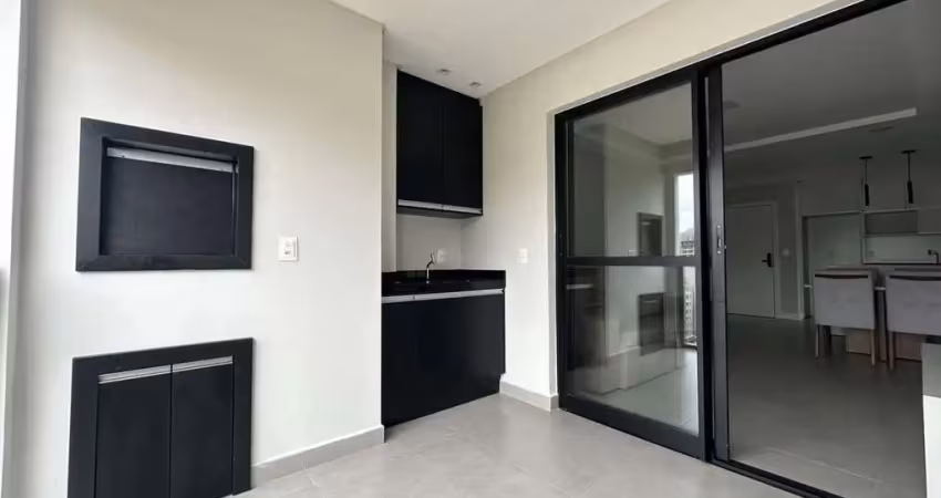 Apartamento para locação anual, mobiliado, decorado e equipado, com 2 quartos (sendo duas suítes), 2 vagas de garagem, villagio do sol residencial, no bairro são francisco de assis, camboriú-sc