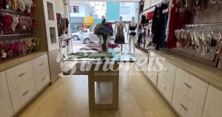 PERFEITO PARA A SUA EMPRESA, Sala para locação anual na AVENIDA BRASIL em Balneário Camboriú/SC com grande visibilidade de quem passa.
