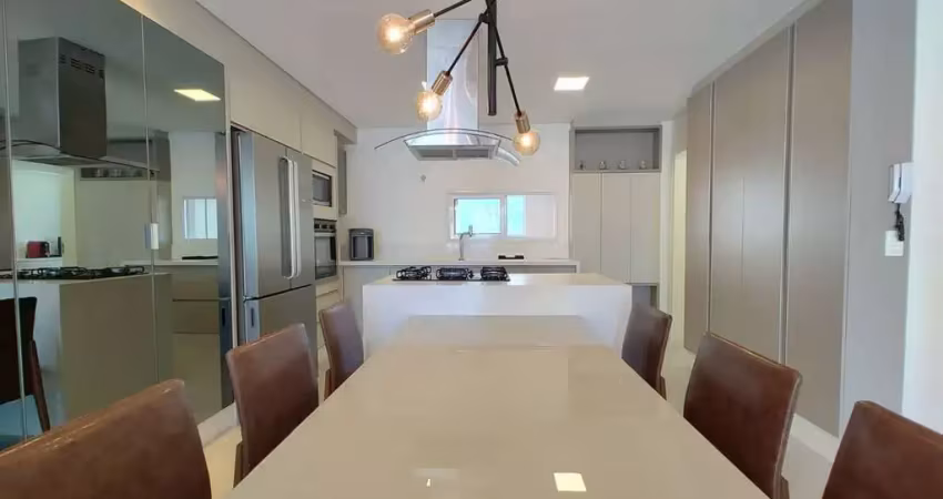 Apartamento diferenciado e mobiliado à venda, 3 quartos sendo 3 suítes, 3 vagas, residencial porto januária, bairro fazenda, itajaí-sc