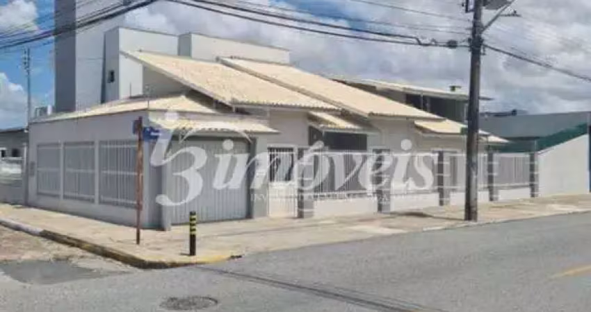 Casa com piscina à venda, 4 quartos sendo 1 suíte, 2 vagas, bairro cordeiros, itajaí-sc
