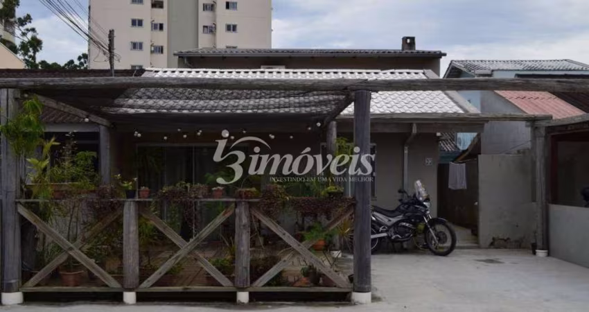 Casa semimobiliada à venda, 3 quartos sendo 1 suíte, 2 vagas, Bairro Dom Bosco, Itajaí-SC