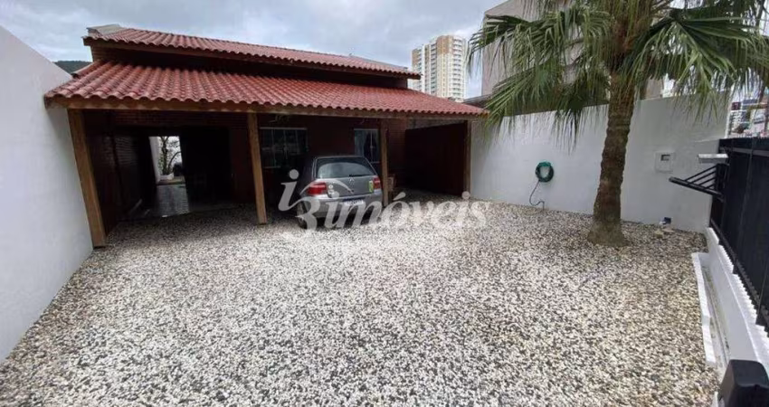 Casa à venda, 2 quartos sendo 1 suíte, 4 vagas, Bairro Fazenda, Itajaí-SC
