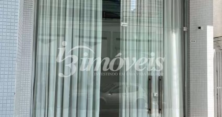 Sala com pé direito duplo para locação anual na Barra Sul em Balneário Camboriú/SC com grande visibilidade de quem passa