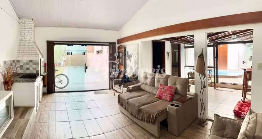 Casa não averbada, com 2 quartos, 2 vagas, piscina e sala comercial (já locada), no bairro são vicente, itajaí sc