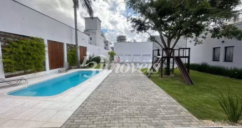Casa mobiliada à venda ou locação, com piscina, jardim e quadra esportiva, 3 suítes, 7 vagas, bairro centro, itajaí-sc