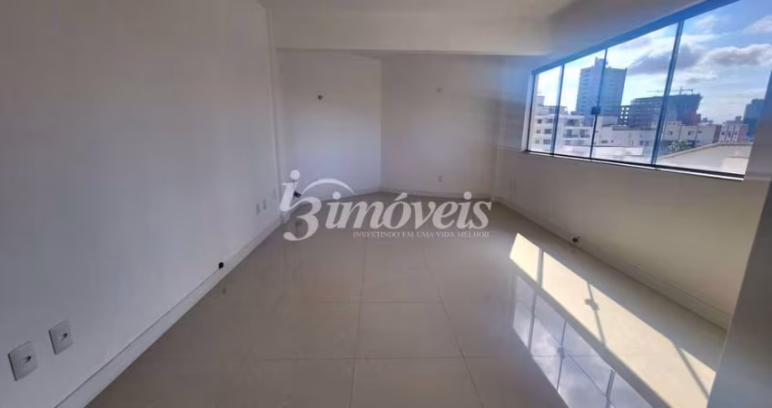 Sala Comercial para Locação Anual, 35m², Valentin Center, no Centro de Itajaí-SC