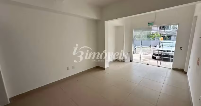 Sala / loja, para locação anual, 20m² ,bairro centro , navegantes-sc, com grande visibilidade de quem passa.