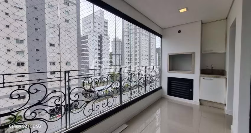 Apartamento para locação anual, semimobiliado, decorado e equipado, com 3 quartos (sendo uma suíte), 2 vagas de garagem, Ópera Club Residence, no bairro Fazenda, Itajaí-SC
