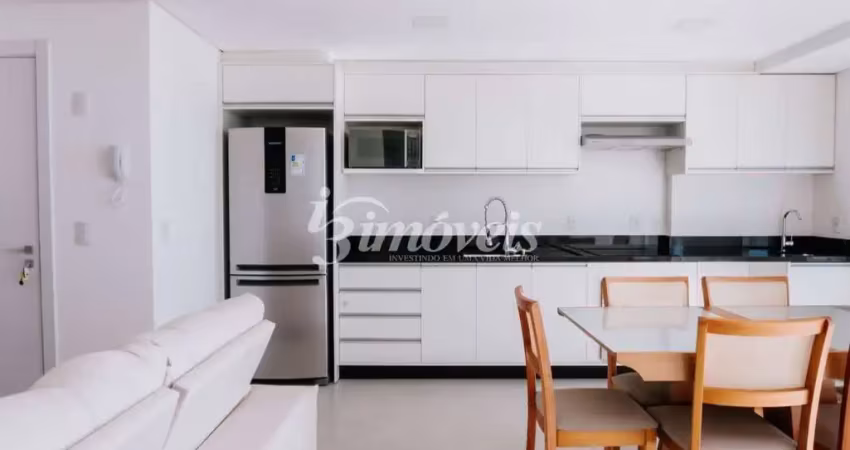 Apartamento para locação anual, mobiliado, decorado e equipado, com 2 quartos (sendo uma suíte), 1 vaga de garagem, duo praia brava, no bairro praia brava, itajaí-sc