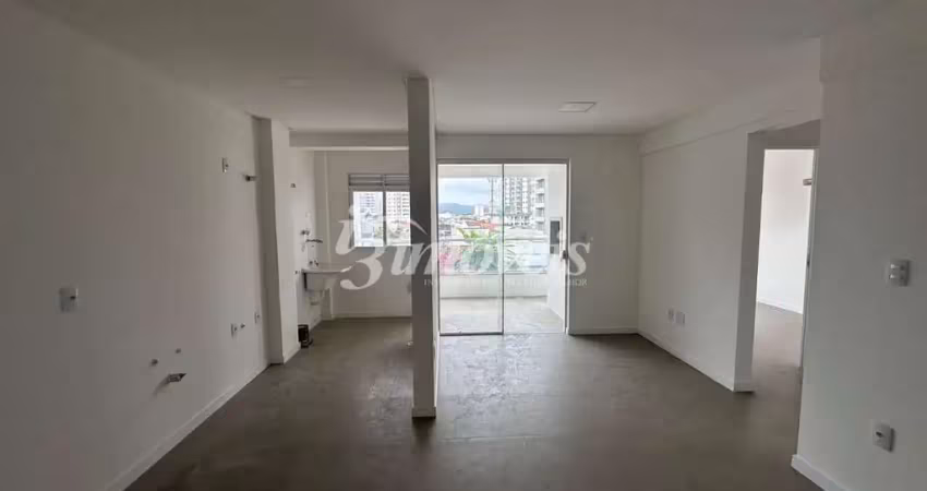 Apartamento para locação anual, com 2 quartos (sendo uma suíte), 1 vaga de garagem, authentique club residence, no bairro vila operaria, itajaí-sc