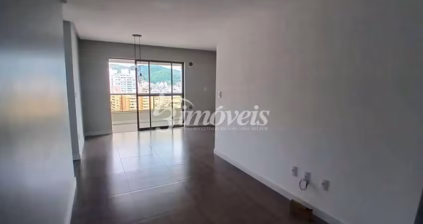 Apartamento para Locação Anual,  Semimobiliado, 73,68 m² privativos, 2 suítes, 2 vagas de garagem, Bairro São Judas, Itajaí-SC