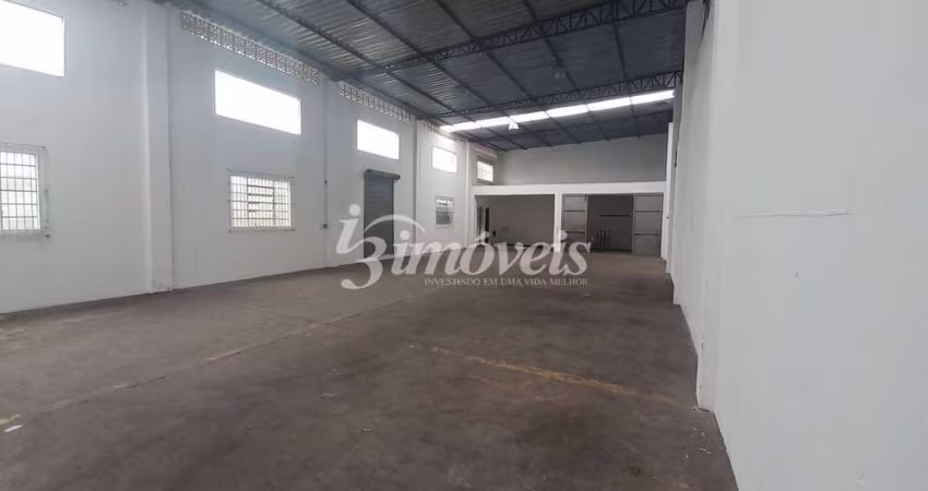 Galpão Comercial para Locação Anual, 275 m² de área privativa, 3 banheiros, escritório, vestiário, Bairro São João, Itajaí-SC