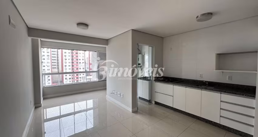 Apartamento para locação anual, semimobiliado,com 3 quartos (sendo uma suíte), 1 vaga de garagem, Residencial Mar dos Açores, no bairro Centro, Itajaí-SC