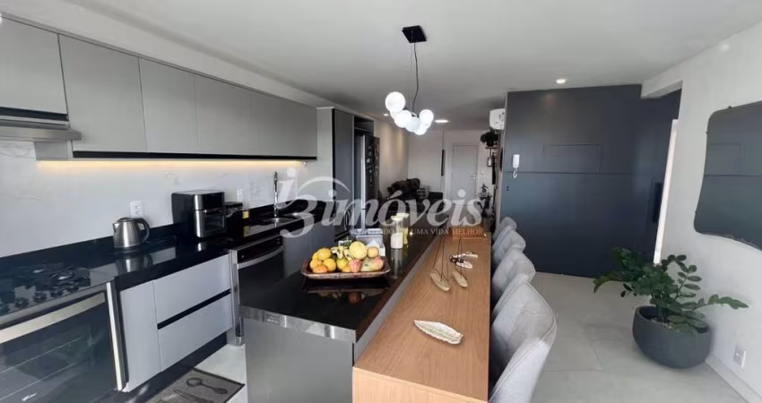 Apartamento semimobiliado à venda com 3 quartos sendo 1 suíte e 2 vagas privativas, centro, Navegantes