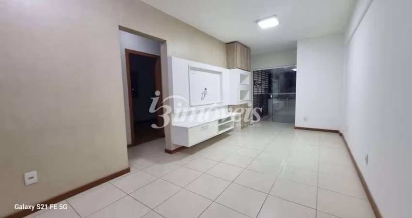 Apartamento para locação anual, semimobiliado, com 3 quartos (sendo uma suíte), 2 vagas de garagem, Villa Serena, no bairro Vila Operária, Itajaí-SC