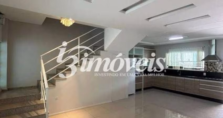 Sobrado semimobiliado à venda, com piscina, 3 quartos sendo 3 suítes, 2 vagas, Bairro Ressacada, Itajaí-SC