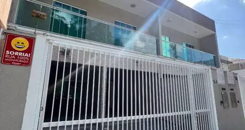 Sobrado semimobiliado à venda, com piscina, 3 quartos sendo 3 suítes, 2 vagas, bairro ressacada, itajaí-sc