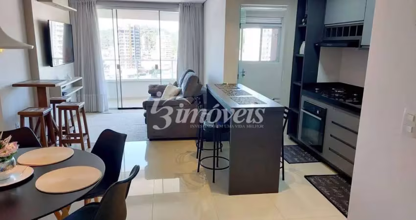 Apartamento mobiliado para locação, 2 suítes, 1 vaga, edifício residencial lago di garda, bairro fazenda, itajaí-sc