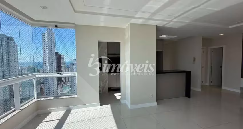 Apartamento para locação anual, semimobiliado, decorado e equipado, com 4 quartos (sendo duas suítes e duas demi), 3 vagas de garagem, edifício torre esmeralda, no bairro centro, balneário camboriú-sc
