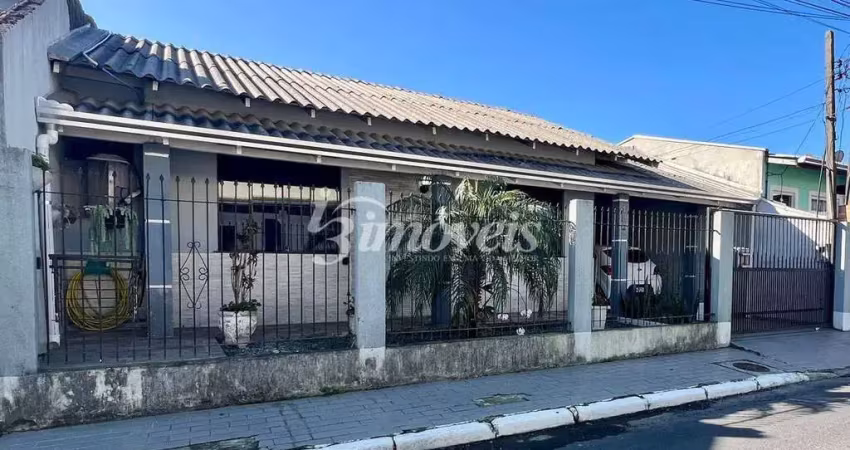 Casa à venda, com 3 quartos, 2 banheiros, 2 vagas de garagem, bairro são joão, itajaí sc