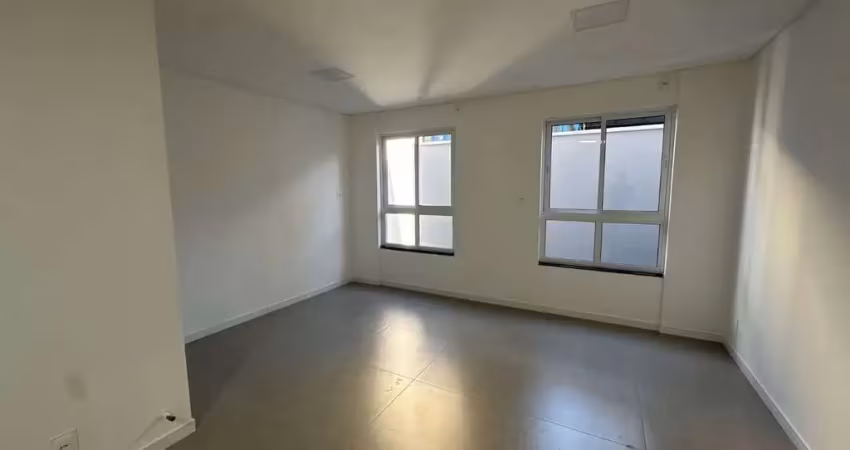 Apartamento/loft para locação anual, novo, semimobiliado, 33m² privativos, 1 vaga de garagem, bairro fazenda, itajaí-sc.