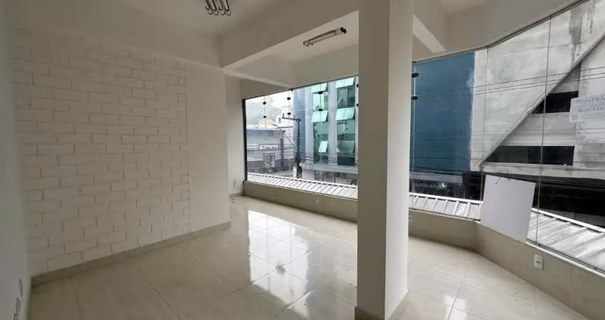 Sala/loja para locação anual em andar superior, bairro pioneiros, balneário camboriú-sc