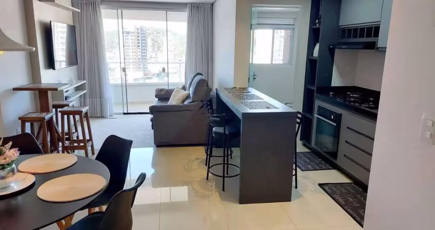 Apartamento mobiliado para locação, 2 suítes, 1 vaga, edifício residencial lago di garda, bairro fazenda, itajaí-sc