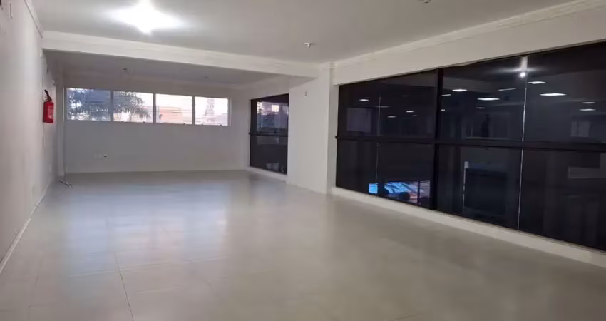 Sala / loja, para locação anual com mezanino, em edifício comercial, com 203m² ,bairro centro, itajaí-sc, com grande visibilidade de quem passa.