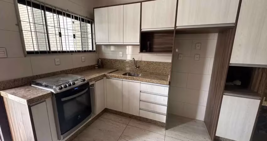 Casa para locação anual semimobiliada, com 3 quartos (sendo uma suíte), 2 vaga de garagem, no bairro dom bosco, itajaí -sc