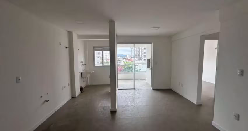 Apartamento para locação anual, com 2 quartos (sendo uma suíte), 1 vaga de garagem, authentique club residence, no bairro vila operaria, itajaí-sc