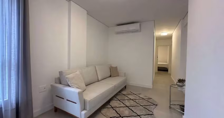 Apartamento à venda ou locação, mobiliado, decorado e equipado, com 2 quartos (sendo duas suítes), 2 vagas de garagem privativas, edifício granada, no bairro centro, balneário camboriú-sc