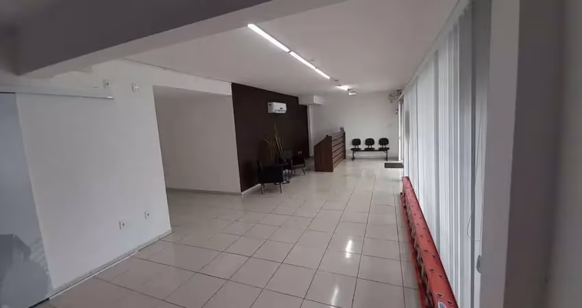 Sala comercial para locação anual, aproximadamente 100m² privativos, no bairro são vicente, itajaí-sc.