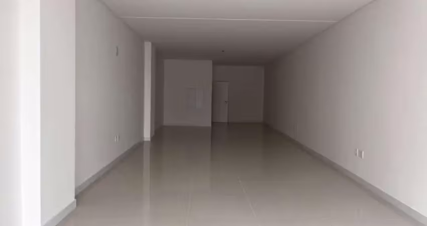 Sala / loja, para locação anual, 86m², bairro canto da praia, itapema-sc, com grande visibilidade de quem passa.