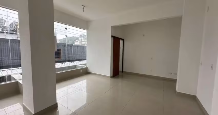 Sala/loja para locação anual no segundo andar, bairro pioneiros, balneário camboriú-sc
