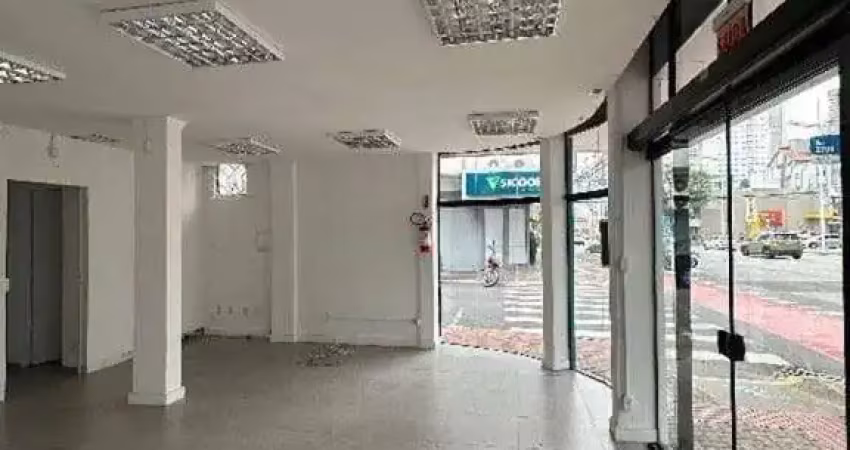 Sala / loja, para locação anual na 3ª avenida de esquina, 60,13m² ,bairro centro , balneário camboriú-sc, com grande visibilidade de quem passa.