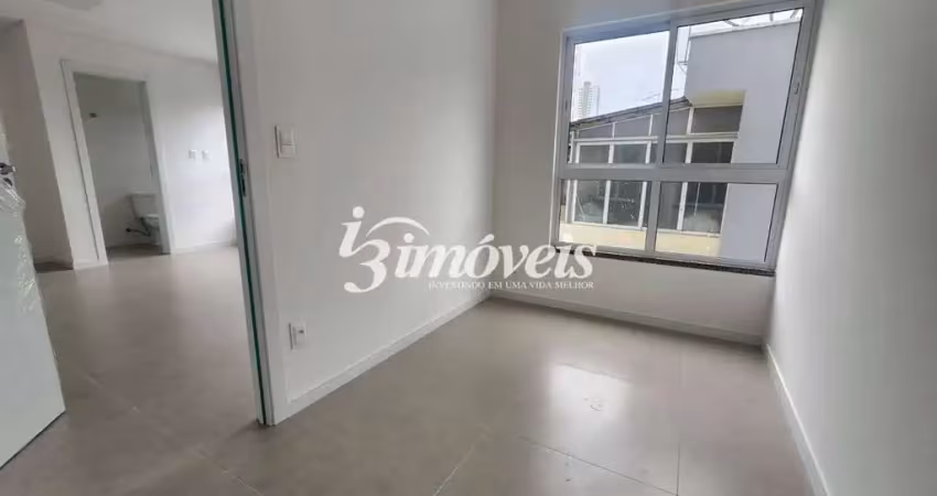 Apartamento para locação anual semimobiliado, com 1 quarto, 1 vaga de garagem rotativa, no bairro fazenda, itajaí-sc