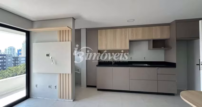 Apartamento para locação anual, totalmente mobiliado, com 1 quarto, 1 vaga de garagem privativa, no bairro fazenda, itajaí-sc