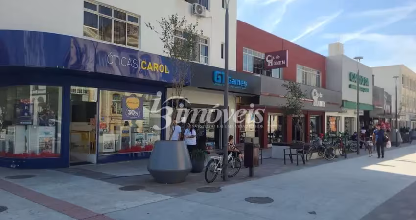 Sala / loja de esquina, para locação anual no centro, 50m² , bairro centro, itajaí-sc, com grande visibilidade de quem passa.