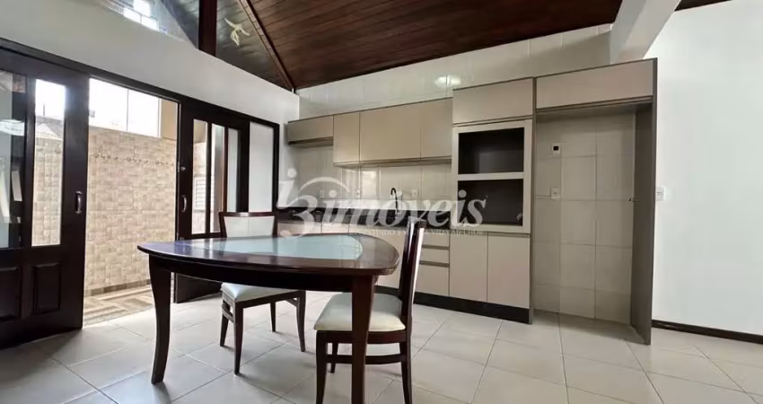 Casa para locação anual semimobiliada, com 2 quartos (sendo 1 suite), 1 vaga de garagem, no bairro são joão, itajaí -sc