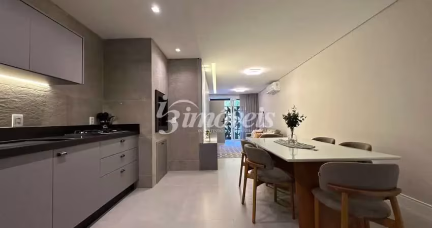 Apartamento para locação anual no térreo, totalmente mobiliado, equipado e decorado, com 3 quartos ( sendo 1 suite), 2 vagas de garagem, no bairro praia dos amores, balneário camboriú-sc