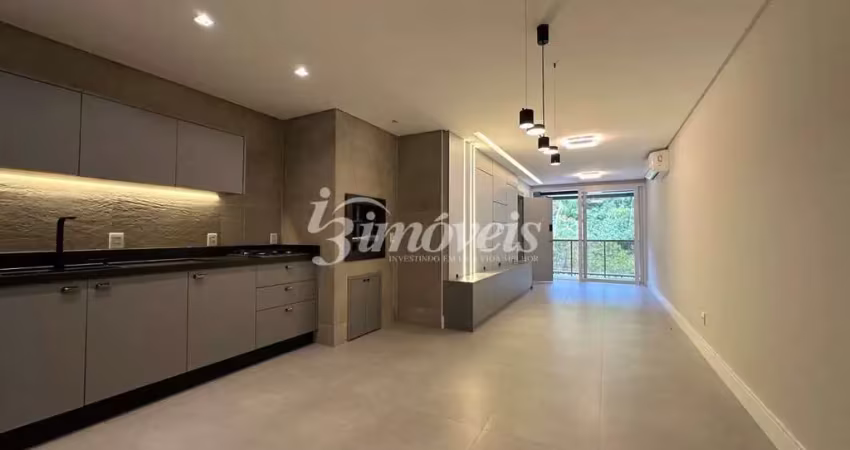 Apartamento para locação anual, semimobiliado, 3 quartos ( sendo 1 suite), 2 vagas de garagem, no bairro praia dos amores, balneário camboriú-sc