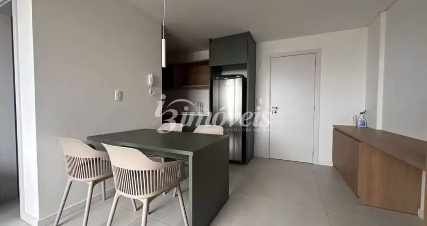 Apartamento loft para locação anual equipado e mobiliado, 1 vaga de garagem, edifício 4sete, no bairro centro, itajaí-sc