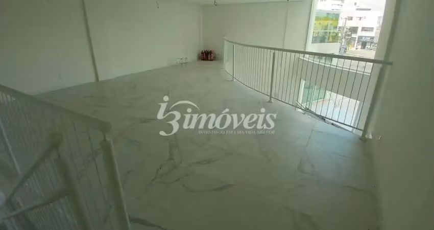 Loja comercial para locação anual, 121m² privativa, com mezanino, bairro dom bosco, itajaí-sc.