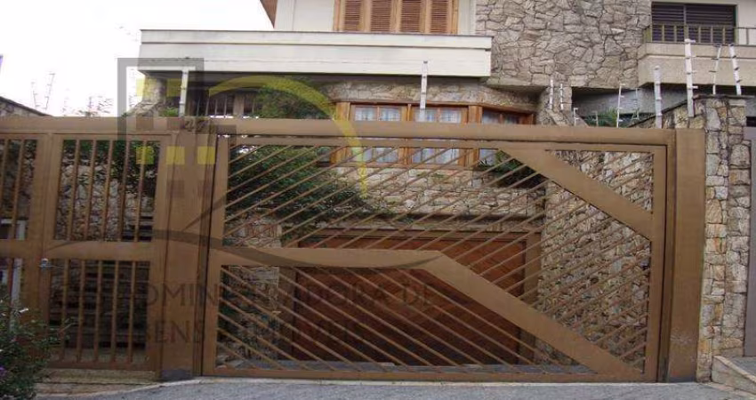 Casa sobrado à venda no Jardim Têxtil.