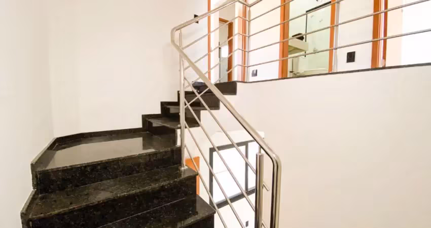 Sobrado novo no coqueiral: sua oportunidade de morar com estilo e conforto!