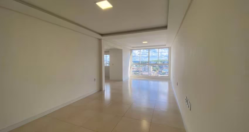 Apartamento com 3 quartos para alugar na Avenida Senador Atílio Fontana - E, 3923, Efapi, Chapecó