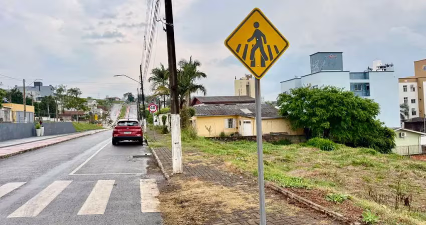 Terreno à venda na Rua Frei Henriqui Soares Coimbra, 40, Universitário, Chapecó